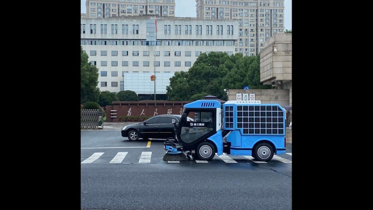 Video Thumbnail: RG-TEV8240 Solar Lithium Road Sweeper RG-TEV8240 (Full Electric) - With Solar Panel - Image 4
